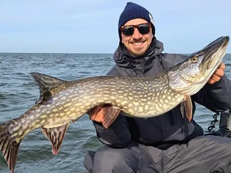 Zlatan Ibrahimovic se fue de pesca en Suecia