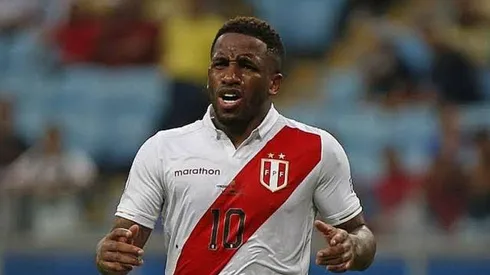 Farfán cuestionó la rebaja de salarios en Rusia.