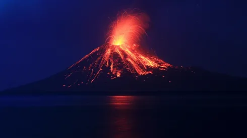 Erupción del "Krakatoa" en julio de 2018.