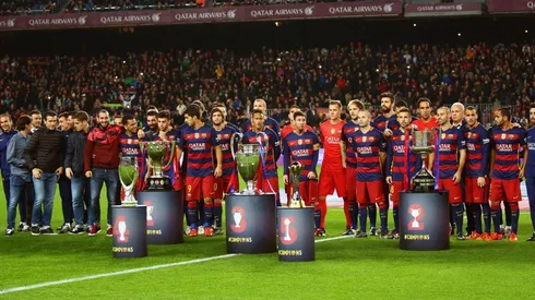 FC Barcelona exhibiendo sus trofeos