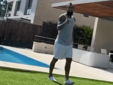 Video: Vidal se luce bailando y jugando básquetbol con triple incluido