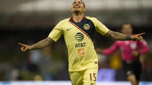 Nicolás Castillo festejando un gol con el América
