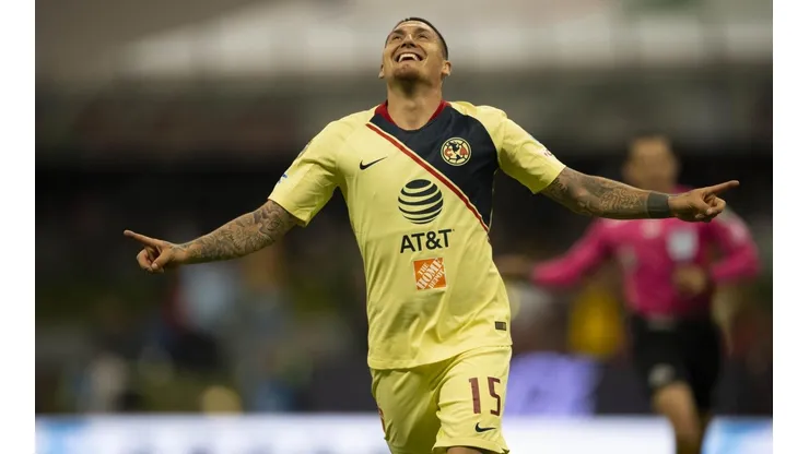 Nicolás Castillo festejando un gol con el América