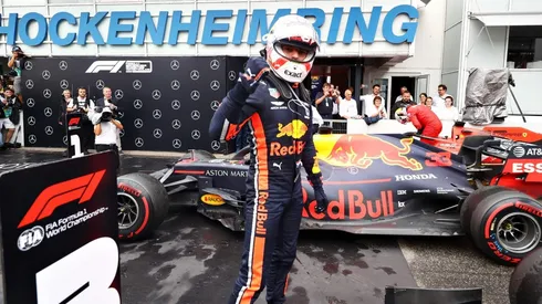 El ganador de la carrera, Max Verstappen, celebra en el parque cerrado durante el Gran Premio F1 de Alemania en Hockenheimring en julio 28, 2019 en Hockenheim, Alemania.
