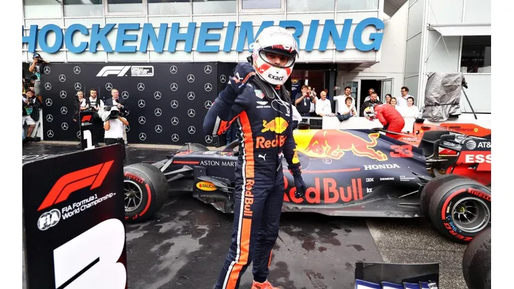 El ganador de la carrera, Max Verstappen, celebra en el parque cerrado durante el Gran Premio F1 de Alemania en Hockenheimring en julio 28, 2019 en Hockenheim, Alemania.