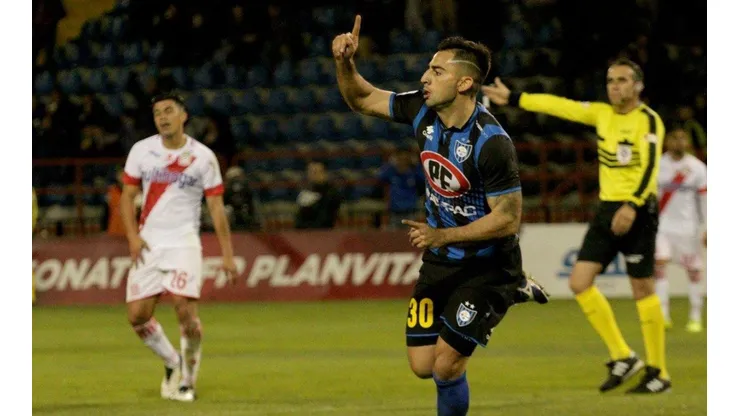 Sánchez Sotelo festejando ante Curicó Unido