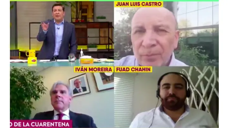 Julio César intentó arreglar los problemas de audio y pidió a Moreira cambiar de lugar para tapar la foto de Jaime Guzmán