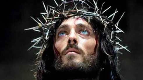 La película fue estrenada en 1977.