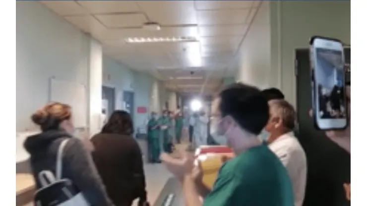 Entre aplausos y con campana de la esperanza dan de alta a curados de Covid-19 en Temuco