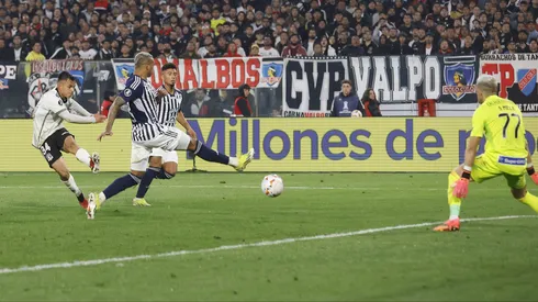 Vicente Pizarro le dio el triunfo a los albos con este zurdazo.