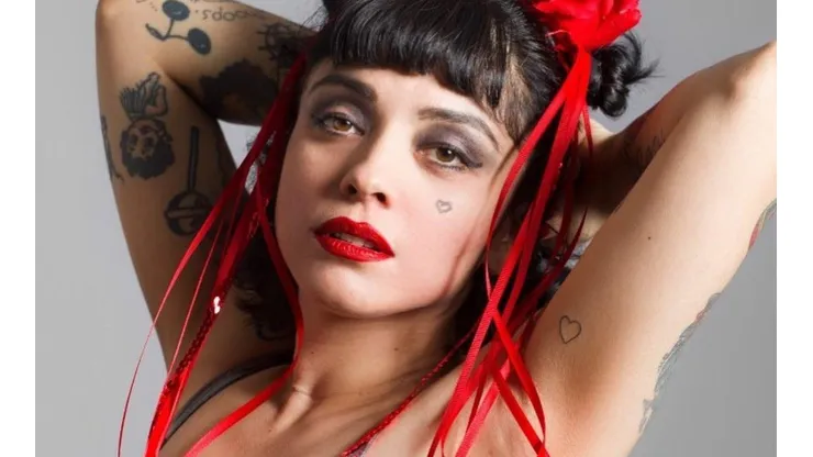 Mon Laferte ha estado constantemente preocupada de mantener el contacto con sus fanáticos.