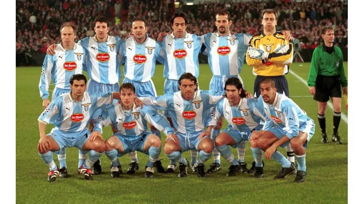 E-QUI-PA-ZO: Sensini, Negro, Mihajlovic, Nesta, Pancaro y Marchegiani; Conceicao, Nedved, Mancini, Salas y Verón