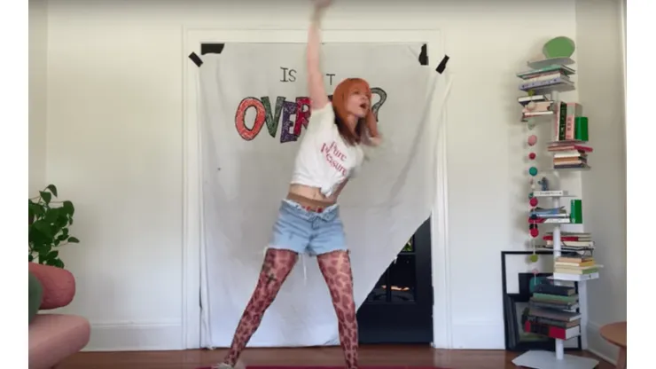 Hayley Williams te ayuda a mantenerte en forma durante la cuarentena