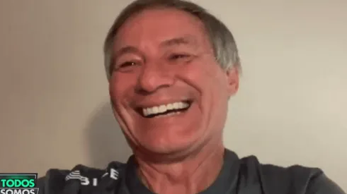 Ariel Holan emocionado por la sorpresa que le preparó Todos Somos Técnicos de CDF.