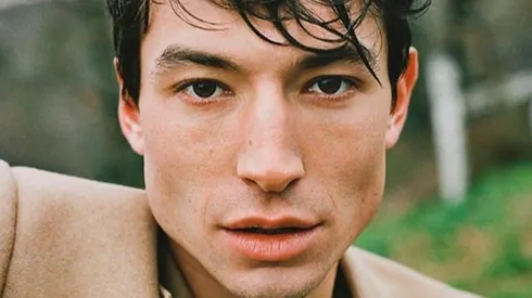 Filtran polémico video en que Ezra Miller ahorca a una fan