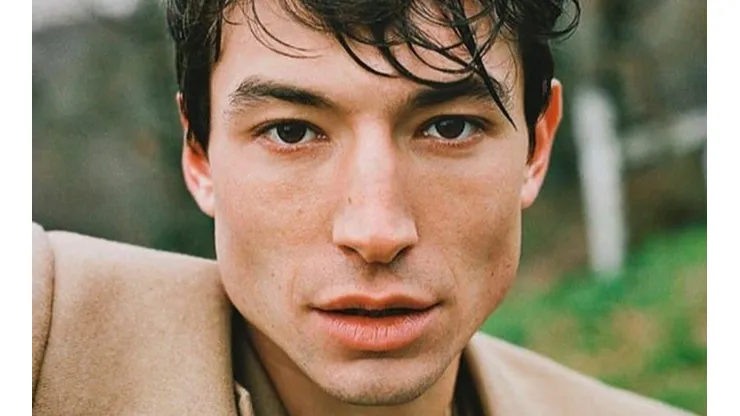 Filtran polémico video en que Ezra Miller ahorca a una fan