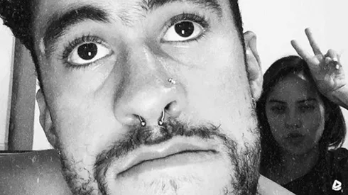 Bad Bunny publicó su nueva canción "En casita", donde canta junto a su novia Gabriela