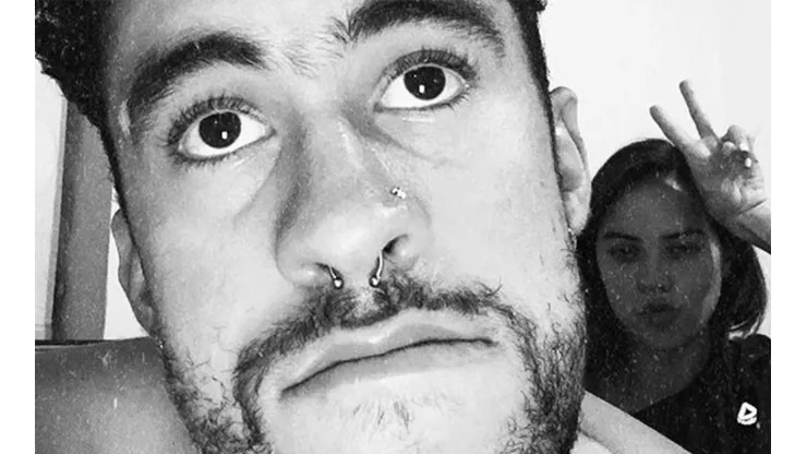 Bad Bunny publicó su nueva canción "En casita", donde canta junto a su novia Gabriela