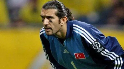 Rustu ganó la medalla de bronce en el Mundial de 2002