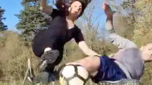 Wilshere pasa la cuarentena jugando con su esposa