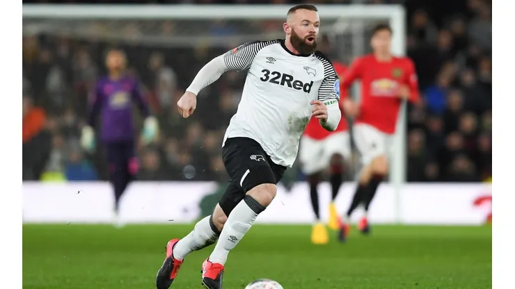 Wayne Rooney no se mostró de acuerdo con que se use a los futbolistas como "chivos expiatorios".