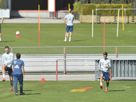 Bayern vuelve a entrenar, pero sin duchas y a dos metros de distancia