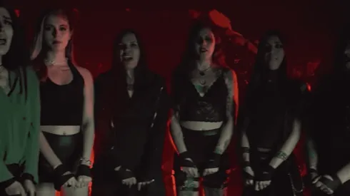 Las integrantes del colectivo VOFEMEX se lucieron con la versión metal de "Un violador en tu camino"