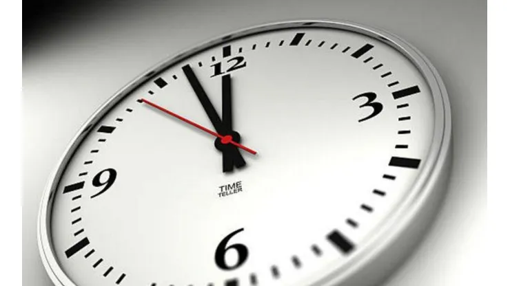 Los relojes deben atrasarse una hora en el país.