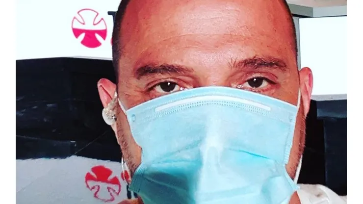 Julián Elfenbein se sometió a un chequeo médico antes del animar el evento.
