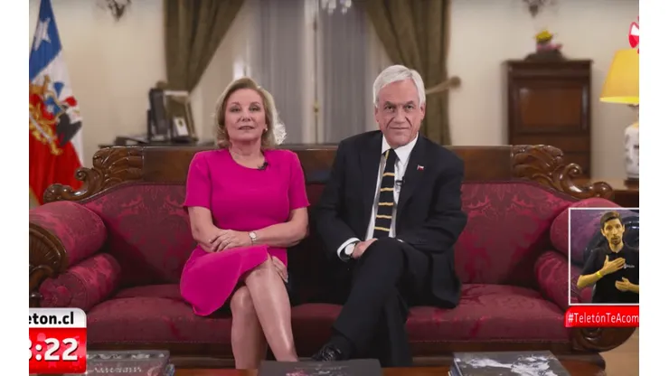 El presidente Piñera y su esposa se dirigieron al país por medio de un mensaje grabado.