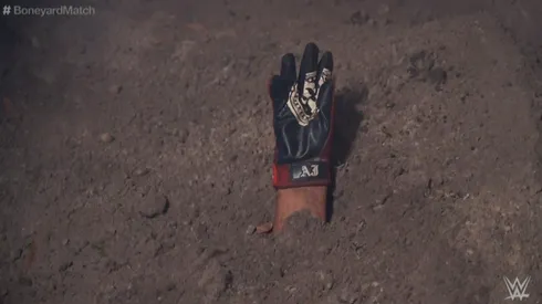 AJ Styles fue enterrado vivo por The Undertaker en la última pelea de la noche de sábado de Wrestlemania 36.