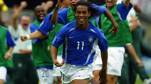 Brasil clasificó a semifinales del Mundial de 2002 con un golazo de Ronaldinho