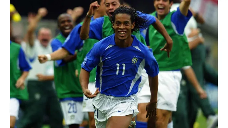 Brasil clasificó a semifinales del Mundial de 2002 con un golazo de Ronaldinho