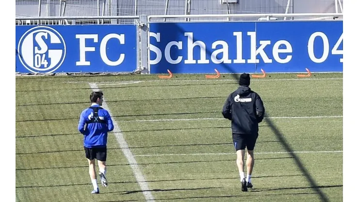 Schalke 04 es el tercer equipo alemán en volver a los entrenamientos en cancha.