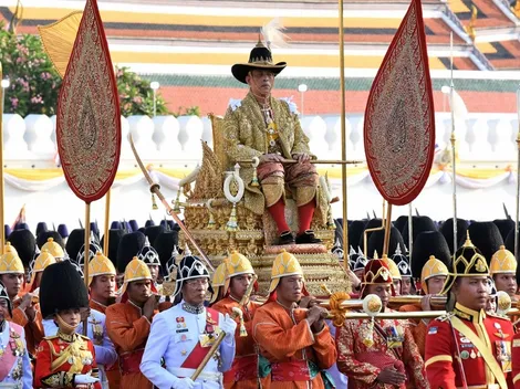 Rey de Tailandia hace cuarentena en un hotel de lujo con 20 mujeres