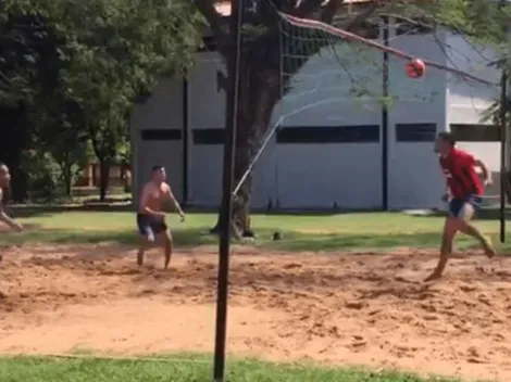 Ex policías presos derrotaron a Ronaldinho en partido de footvolley