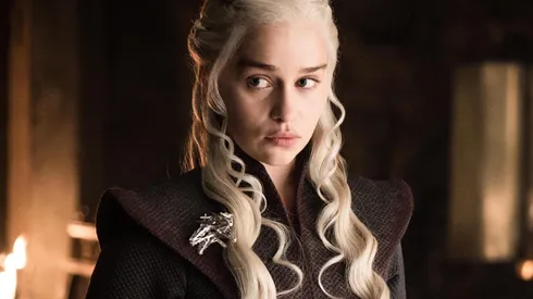 Clarke pide donaciones y sorteará una cena con ella