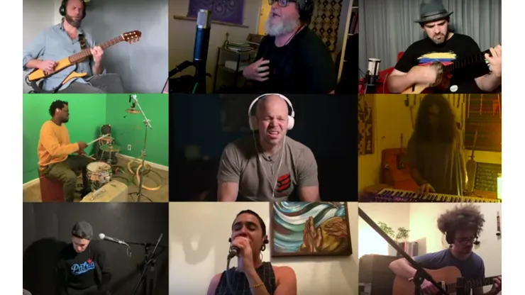 Residente junto a los músicos que, en cuarentena, interpretaron "Latinoamérica"