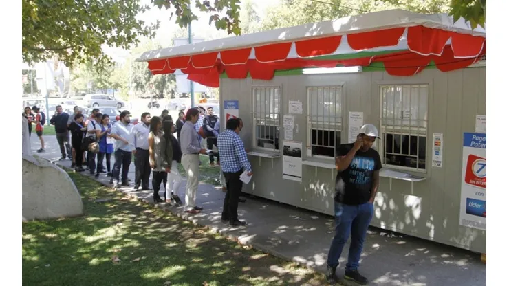 Reportan largas filas en Chile para pago de Permiso de Circulación
