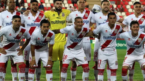 Curicó quiere césped y pelotita.