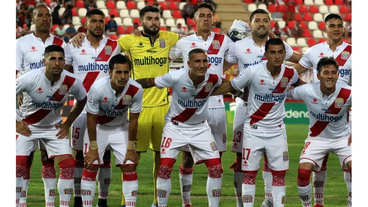 Curicó quiere césped y pelotita.
