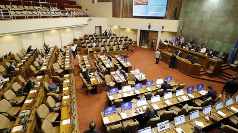 Estos son los parlamentarios que votaron la Ley que prorroga la renovación del Permiso de Circulación