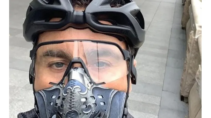 Cannavaro sale a andar en bici en China