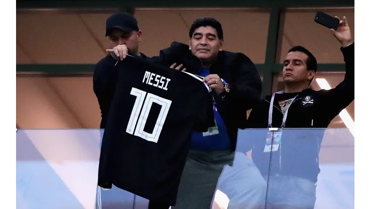 Maradona con la camiseta de Messi