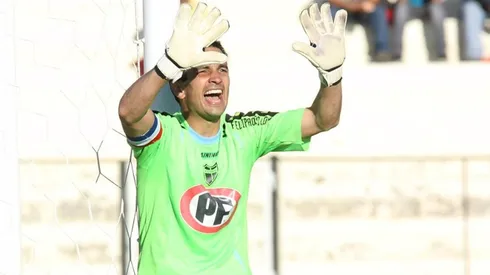 Felipe Núñez en el arco de Palestino