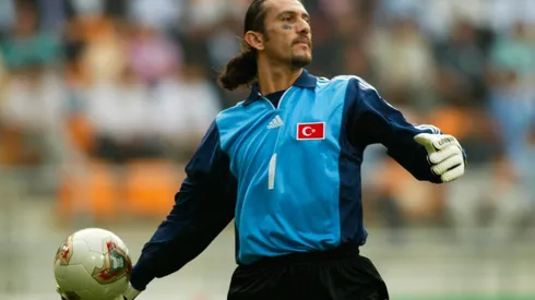 Rustu en el mejor momento de su carrera en Corea y Japón 2002.