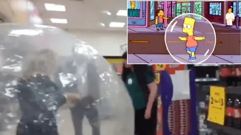 La mujer fue a un supermercado en una burbuja de plástico, tal como Bart Simpson.
