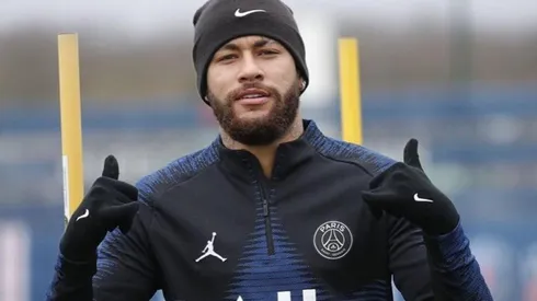 Neymar es criticado en Brasil por no respetar la cuarentena.