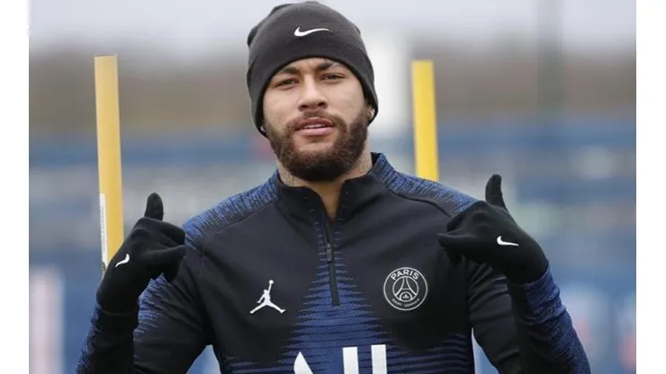 Neymar es criticado en Brasil por no respetar la cuarentena.