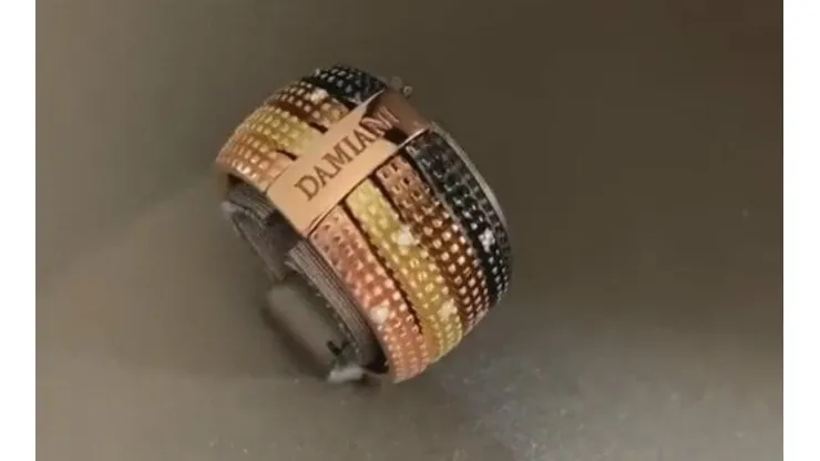 Campeones mundiales de waterpolo subastan sus anillos